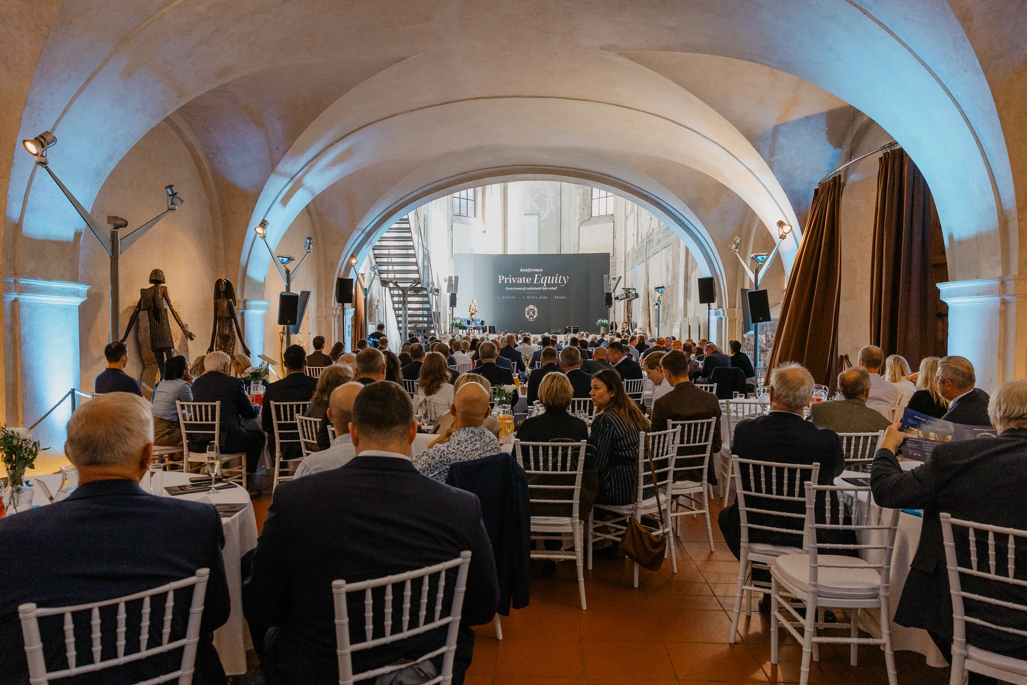 Sál konference Private Equity 2026 v Kostele Pražské křižovatky